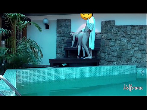 ❤️ Bos menjemput pembantu rumah ke kolam, tetapi tidak dapat menahan panas ❤ Video seks pada ms.hqpornvideos.ru ﹏
